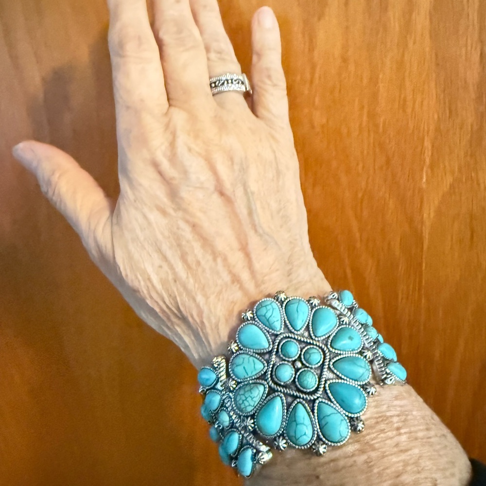 Turquoise and Silver Floral Bracelet - Picture 4 of 4